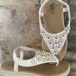American Exchange 3D Floral Sandals Adorned with Silver Accents